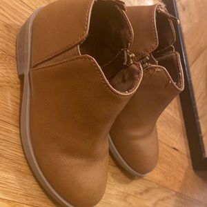Autum is Here! Fall booties for girls. Size 10.Like new